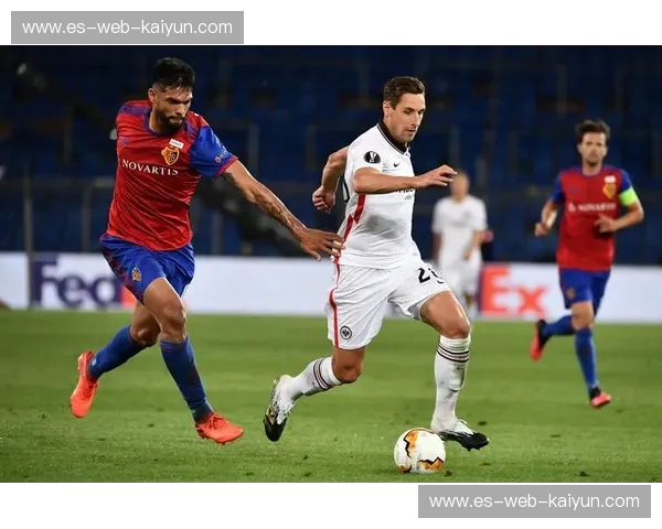 绿茵之巅的浪漫博弈:当里昂的坚韧遇上阿贾克斯的全攻全守 绿茵之巅的浪漫博弈:当里昂的坚韧遇上阿贾克斯的全攻全守